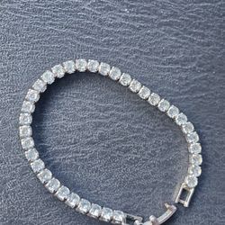 New Pretty Silver Plated Tennis Bracelet Comes With Rhinestones On Bracelet 