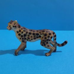 2011 TM Leopard Figure Cake Topper 2" Tall .
