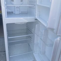 Vissani White Refrigerator 