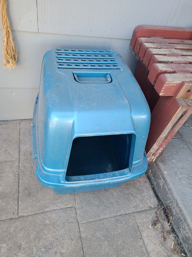 Cat Enclosed Litter Box 