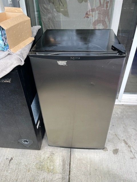 hOmelab Mini Fridge