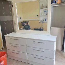 dresser with mirror 