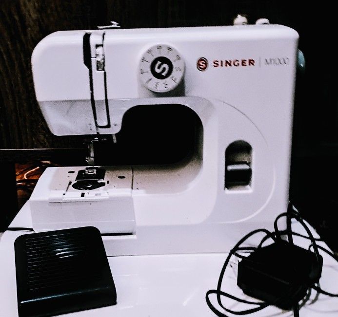 Singer M1000 Sewing Machine