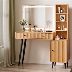 Brand New Luxury Vanity With Light Up Mirror Three Drawers For 140