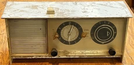 READ 1st - Vintage 60's Sears Silvertone Clock / Radio