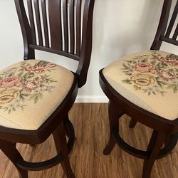 Set of two barstools embroidered