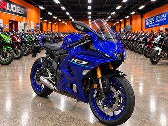 2026 Yamaha R7 Sport Motorcycle. Pre Owmed Mint Condition