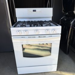 Samsung 5-burner gas stove in very good condition, working perfectly, delivered and installed with a 3-month warranty