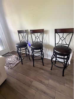 4 Bar stools