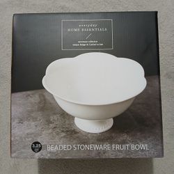 SALE!! 60% Discount. 3.25qt Beaded Stoneware FRUIT BOWL. Brand New Stoneware Beaded Serveware Collection