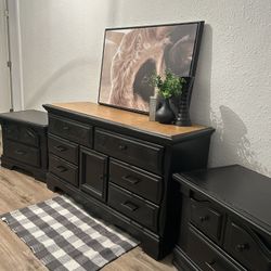 Dresser & 2 Nightstands 