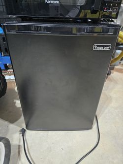Magic Chef Mini Refridgerator 