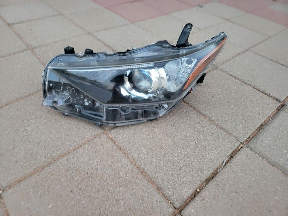 2016 2017 2018 Toyota Corolla IM Headlight Oem Driver Side