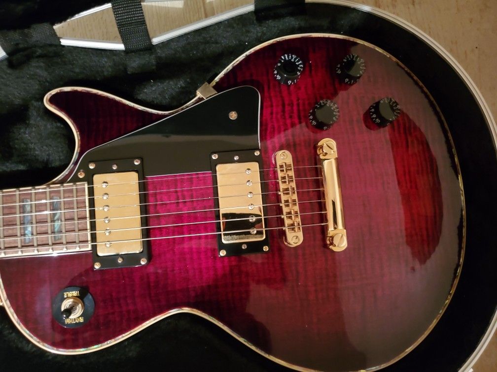 New Wolf LesPaul With Case And Amp