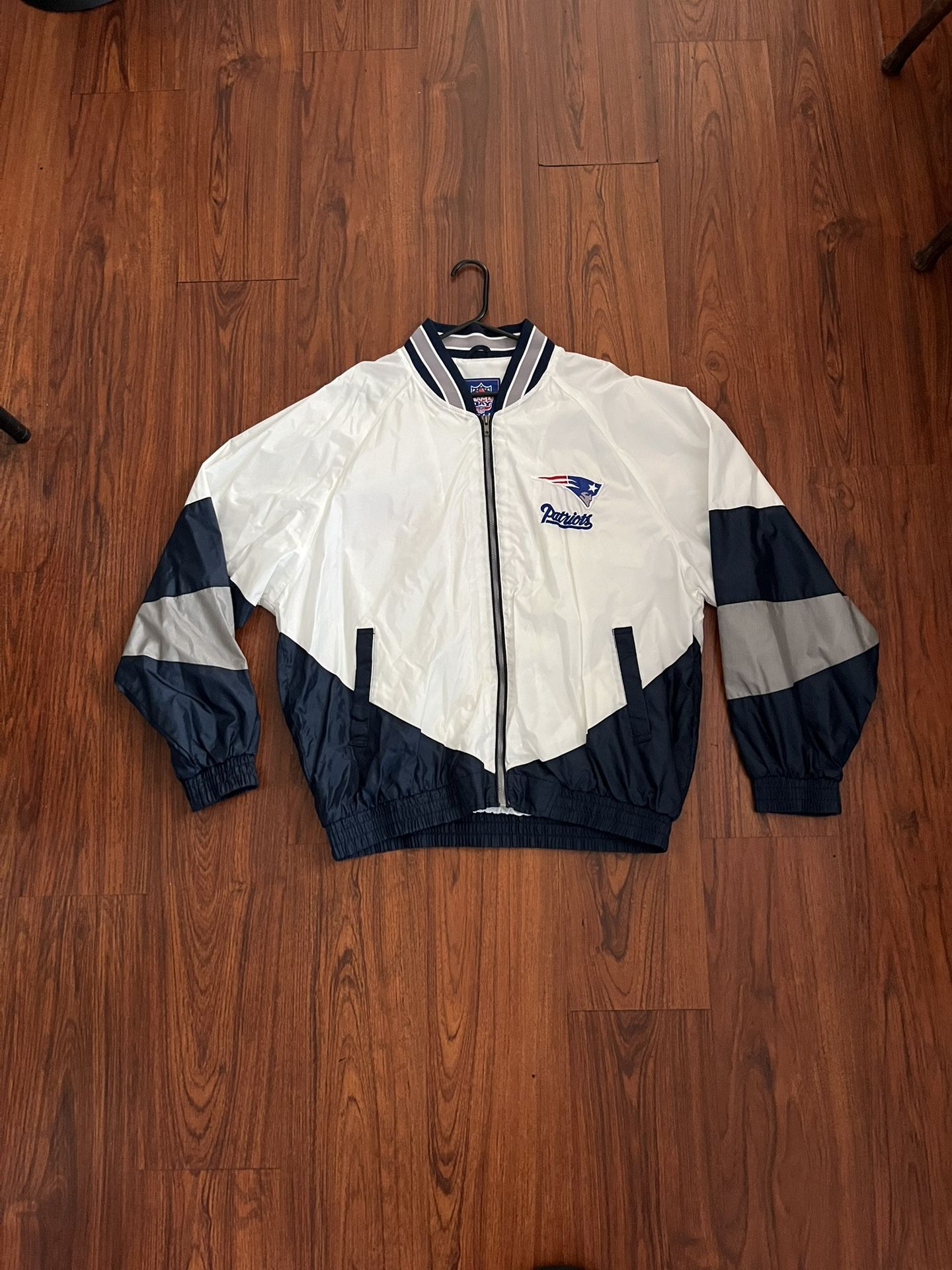 Men’s Vintage Patriots Jacket Size XL