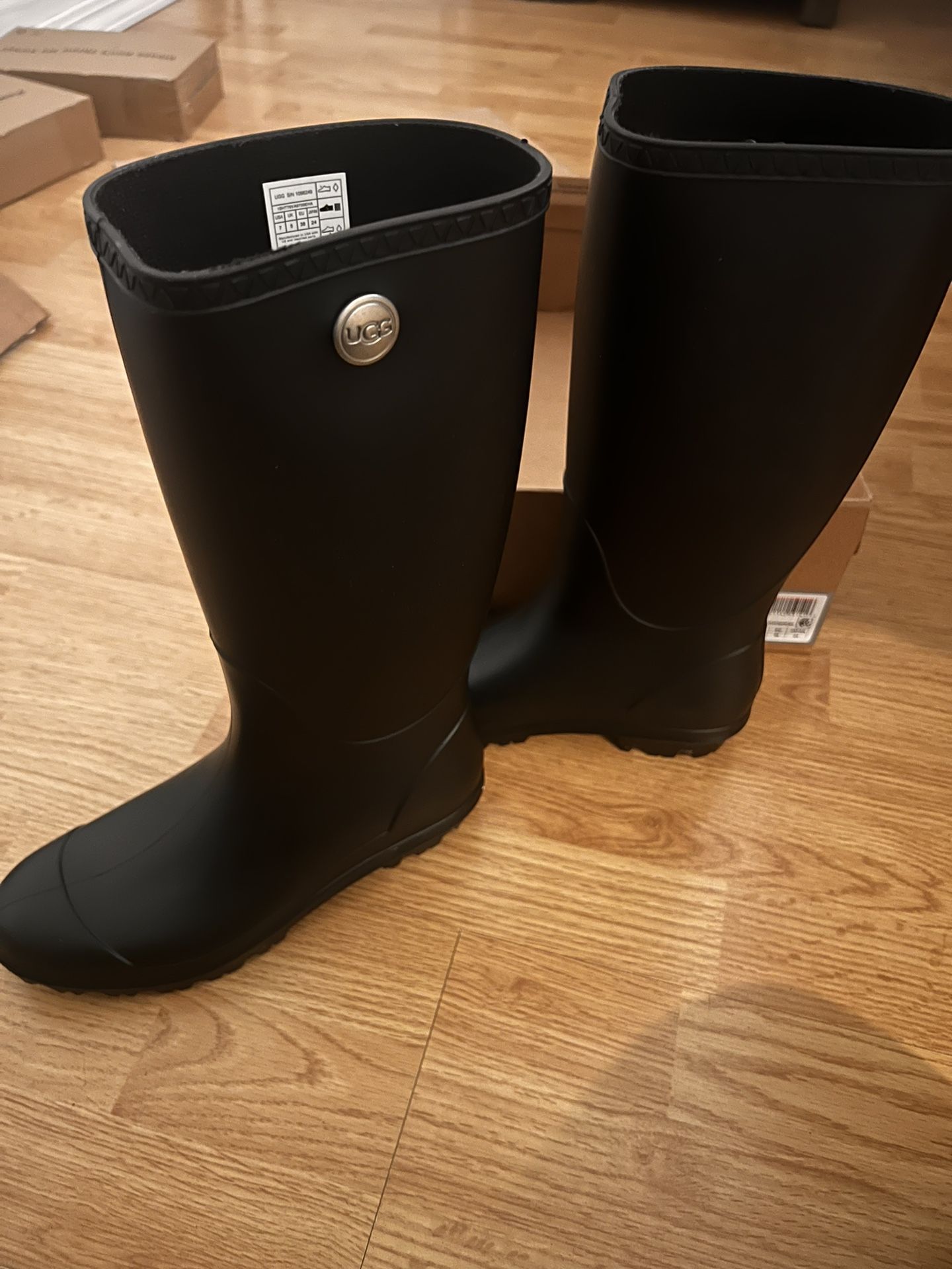 Uggs Shelby Matte Rain Boots, Black Size 7