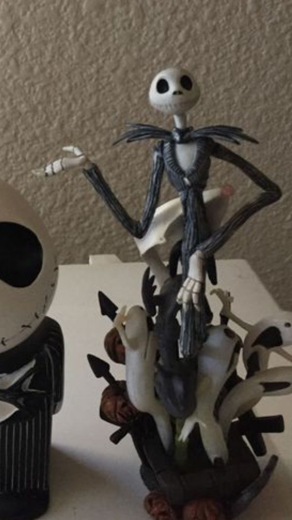 tall jack skellington statue