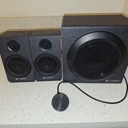 Logitech - Z333 2.1 Speaker system with Headphone Jack (3-Piece) - Black