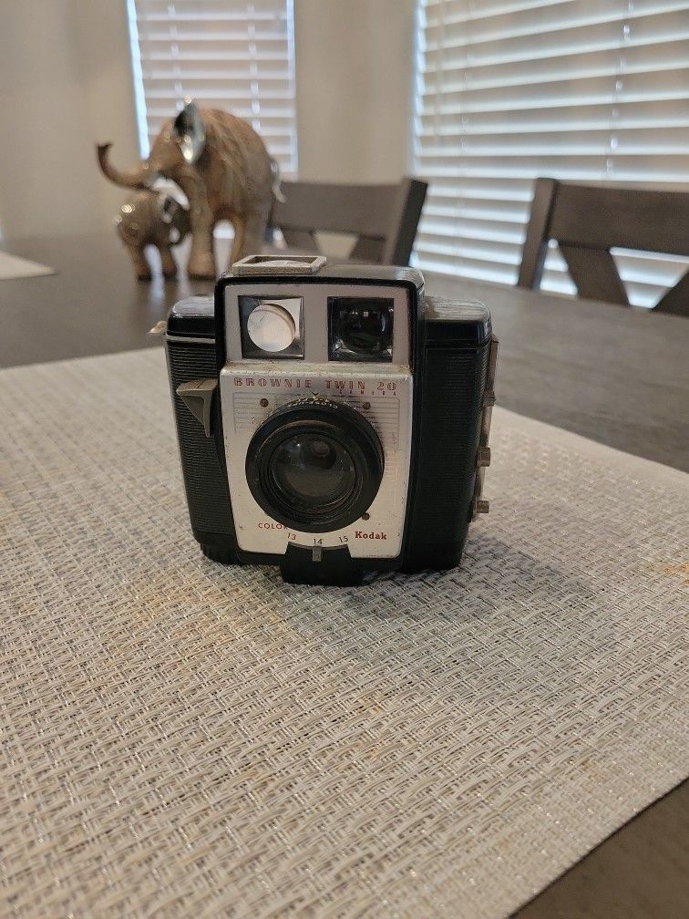 Brownie Twin 20 Camera