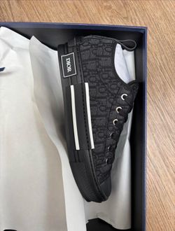 Dior B23