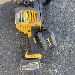 Big Drill Dewalt Flex Whit 2 Big Batteries Used 6.0