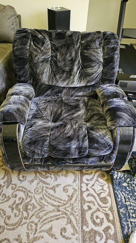 Free Comfy 1 Person Sofa Seat.