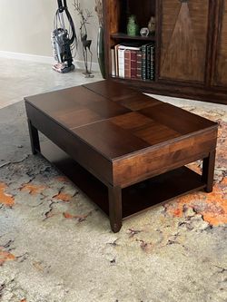 Lift top coffee table