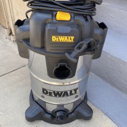 DeWalt  Wet/dry/ Blower Vac