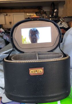 Makeup bag holder