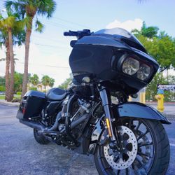 2019 Road Glide Special .low Miles  