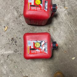 Gas Containers 2 .1/2 Gallons 