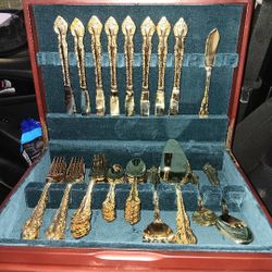 BEAUTIFUL FLATWARE/ SILVERWARE