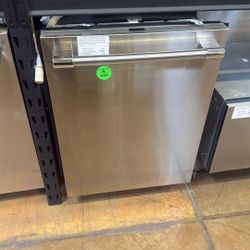 Thermador emerald series 24” dishwasher 