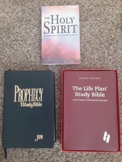 Hagee New bibles lot