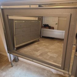 Full size Bedroom Set  ,  LED lights headboard and LED lights Dresser Mirror . Bed cama recamara tocador espejo Read Description 