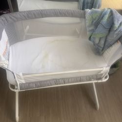 Baby Bassinet , The Bedding Is Washable 