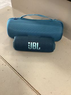 JBL Flip 7 Bluetooth Speaker W/Case