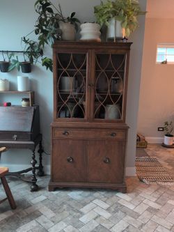 Beautiful Vintage Hutch