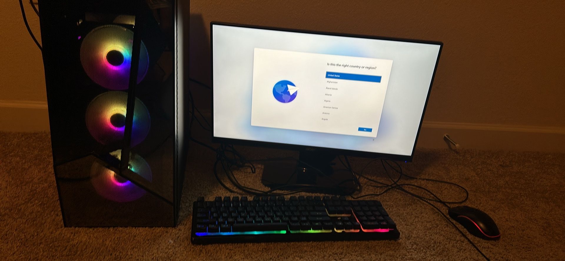 GAMING PC WITH MONITOR KEYBOARD MOUSE N MIC