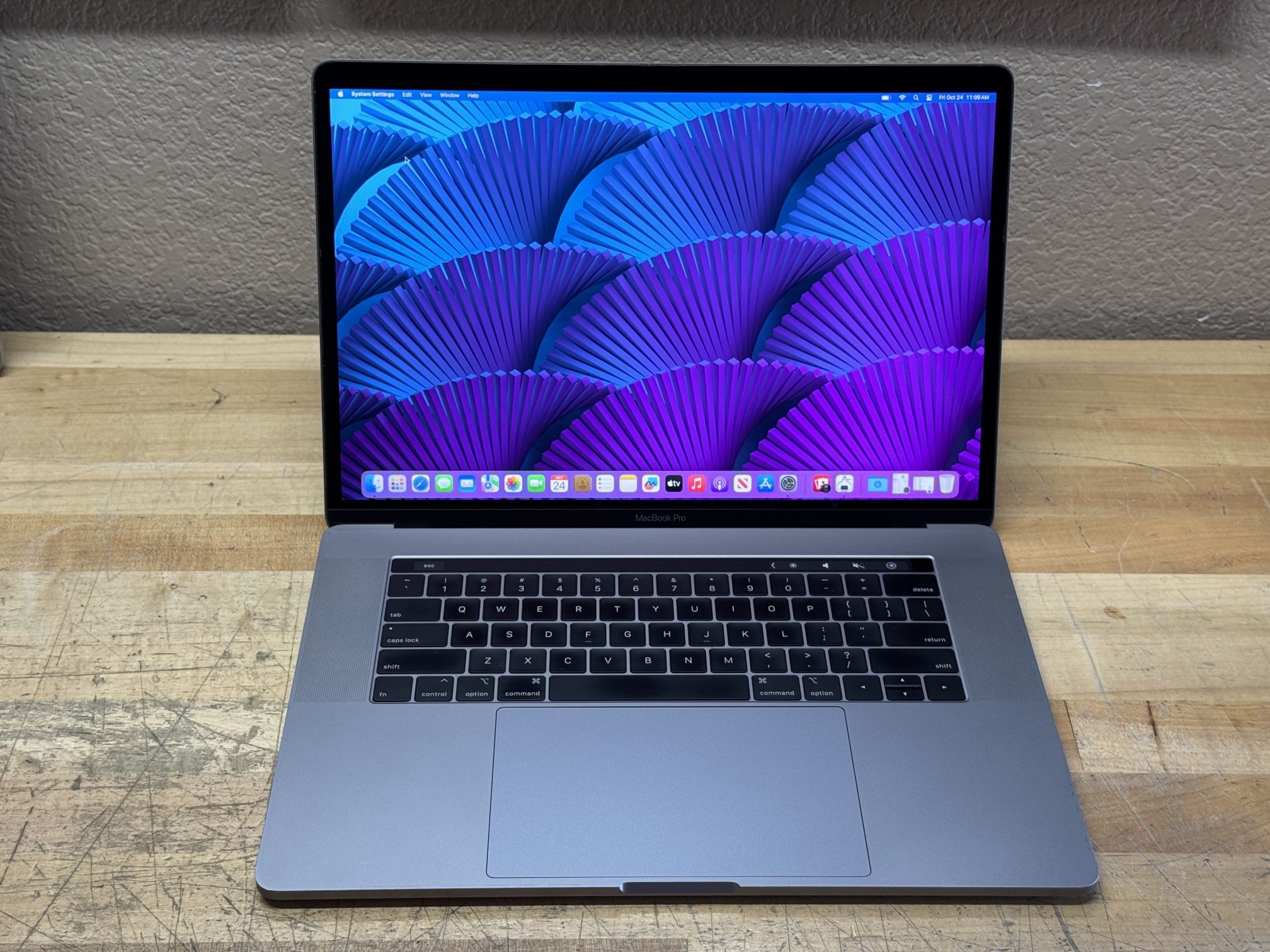 2019 15” MacBook Pro - 2.6 GHz i7 - 16GB - 256GB SSD