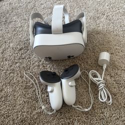 Meta Quest 3S VR Headset w/ Controllers + Charger – Great Condition