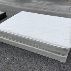 Queen Mattress And Box Spring 