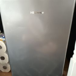 Hisense minifridge