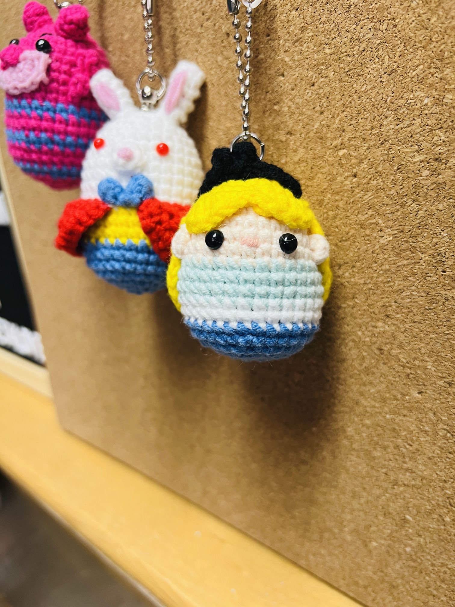 Stum Stum Alice | Amiguruni Crochet | Egg Keychain