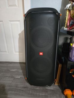 JBL PartyBox 710 Portable Speaker