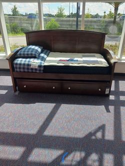 COMFORTABLE NEAT AND NARROW BED