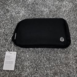Lululemon Black Everywhere Belt Bag 1L
