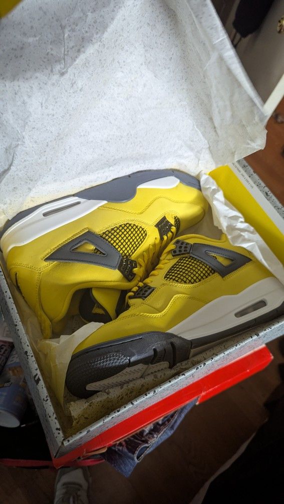 Jordan 4 Thunder 