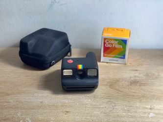 Polaroid Go instant camera (black)