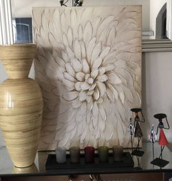 Canvas picture, votive candle set, vase and figurines
